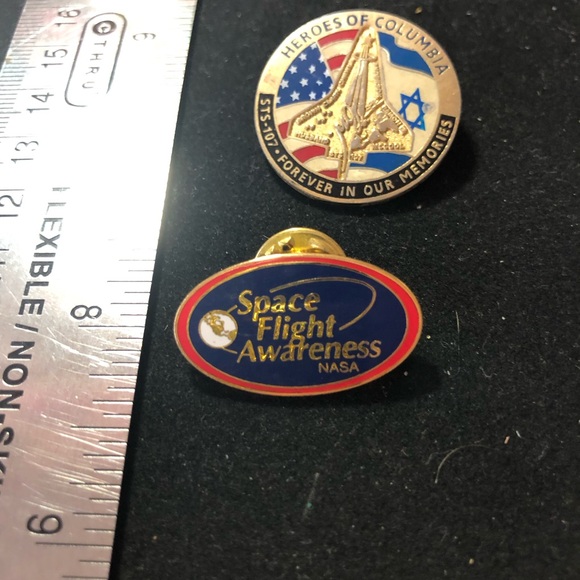 NASA Space Flight Awareness and Heroes is Columbia STS-107 lapel pins - Picture 3 of 5